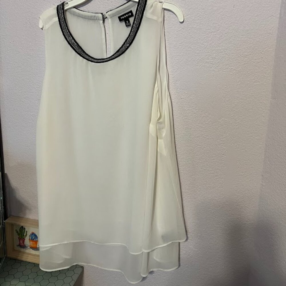 Torrid White flowy sequin color blouse  size 2